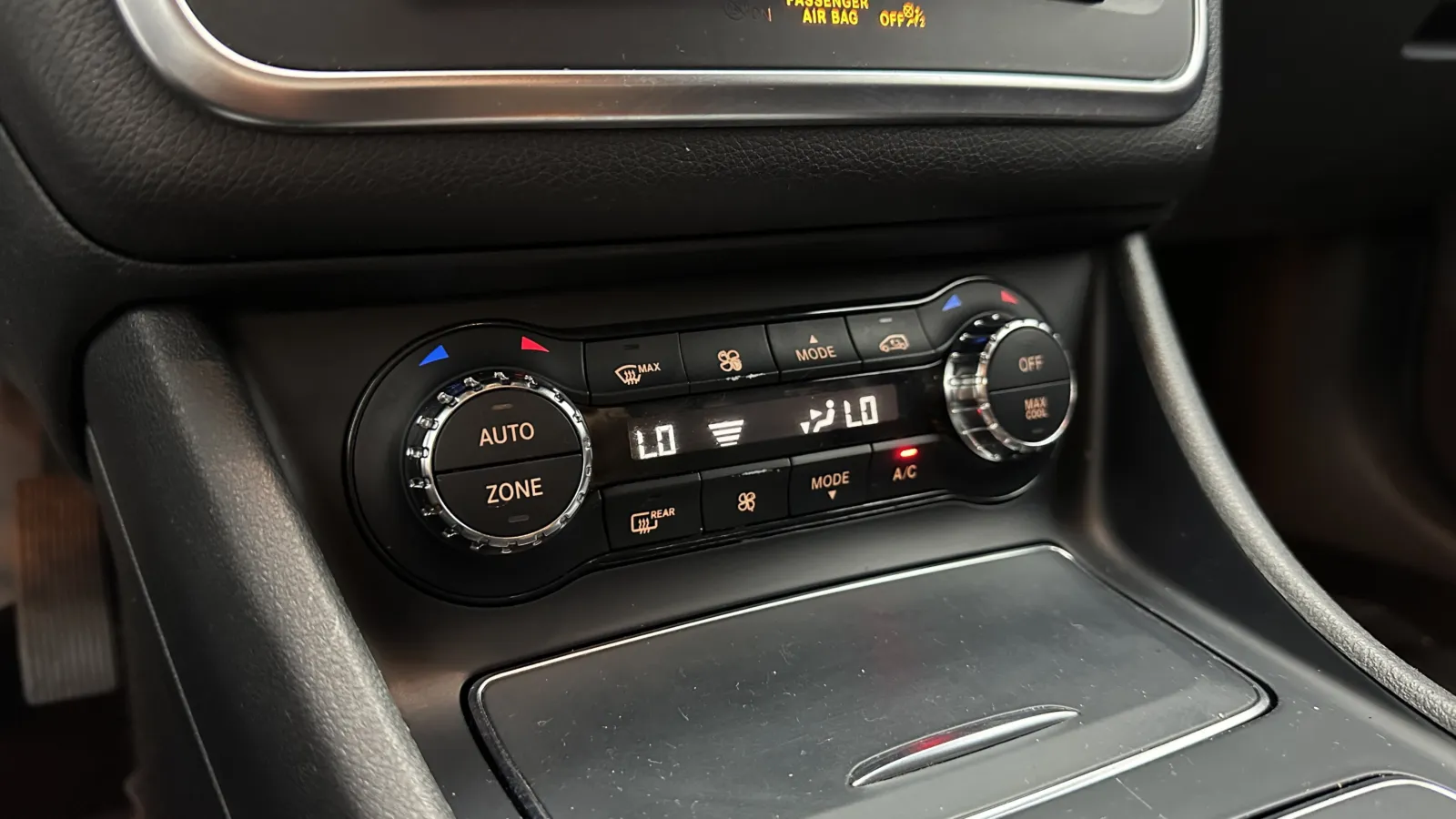 Mercedes-Benz GLA photo 12