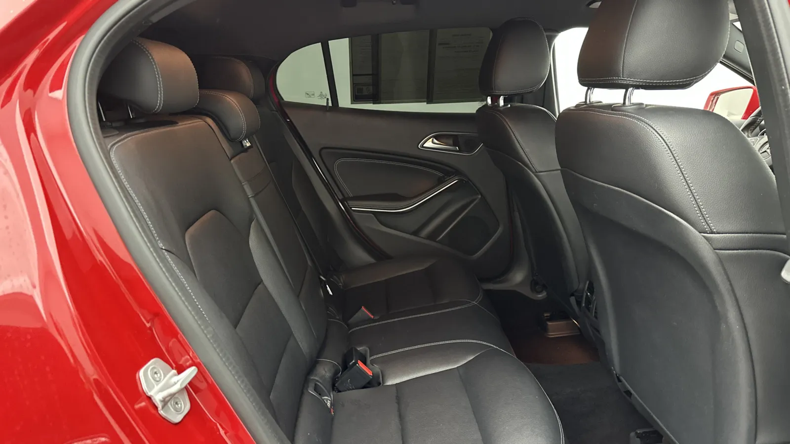 Mercedes-Benz GLA photo 24