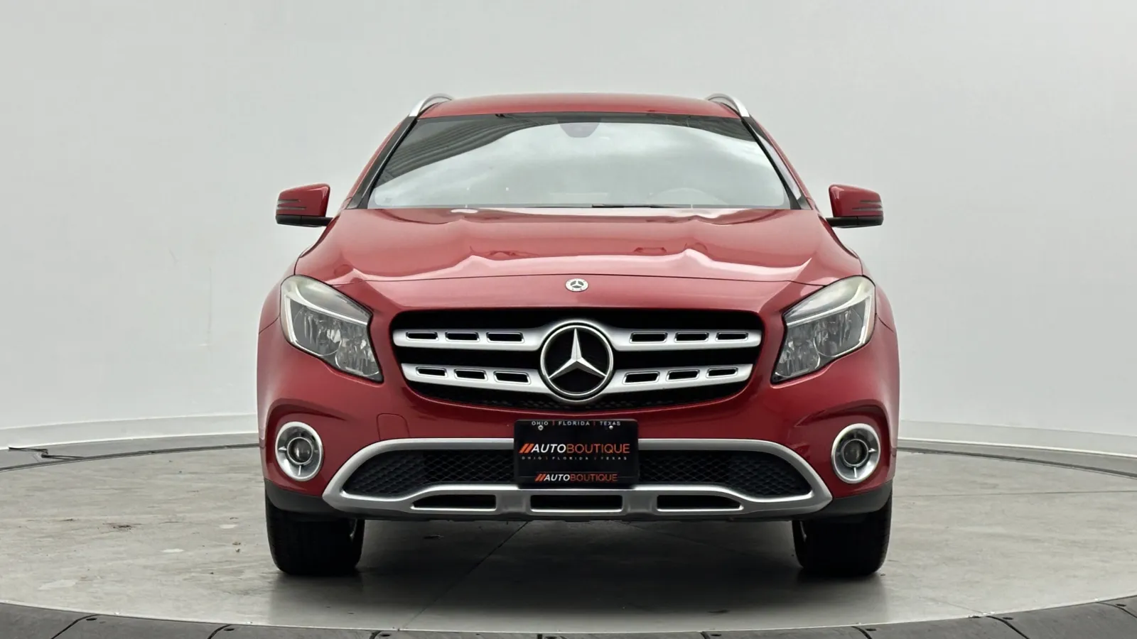 Mercedes-Benz GLA photo 2