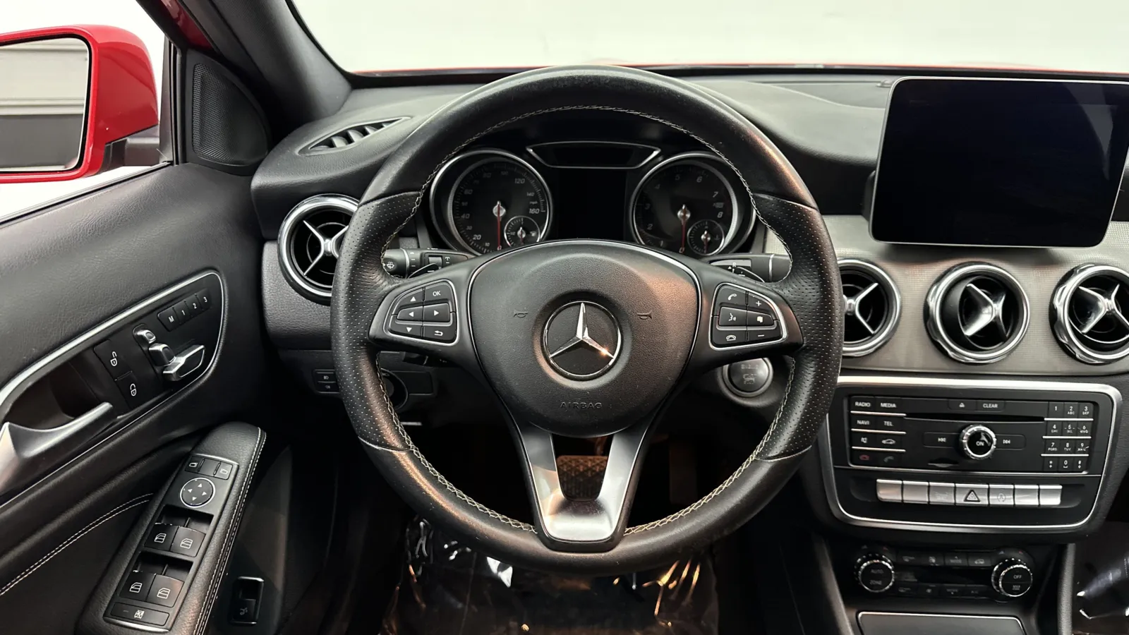 Mercedes-Benz GLA photo 25