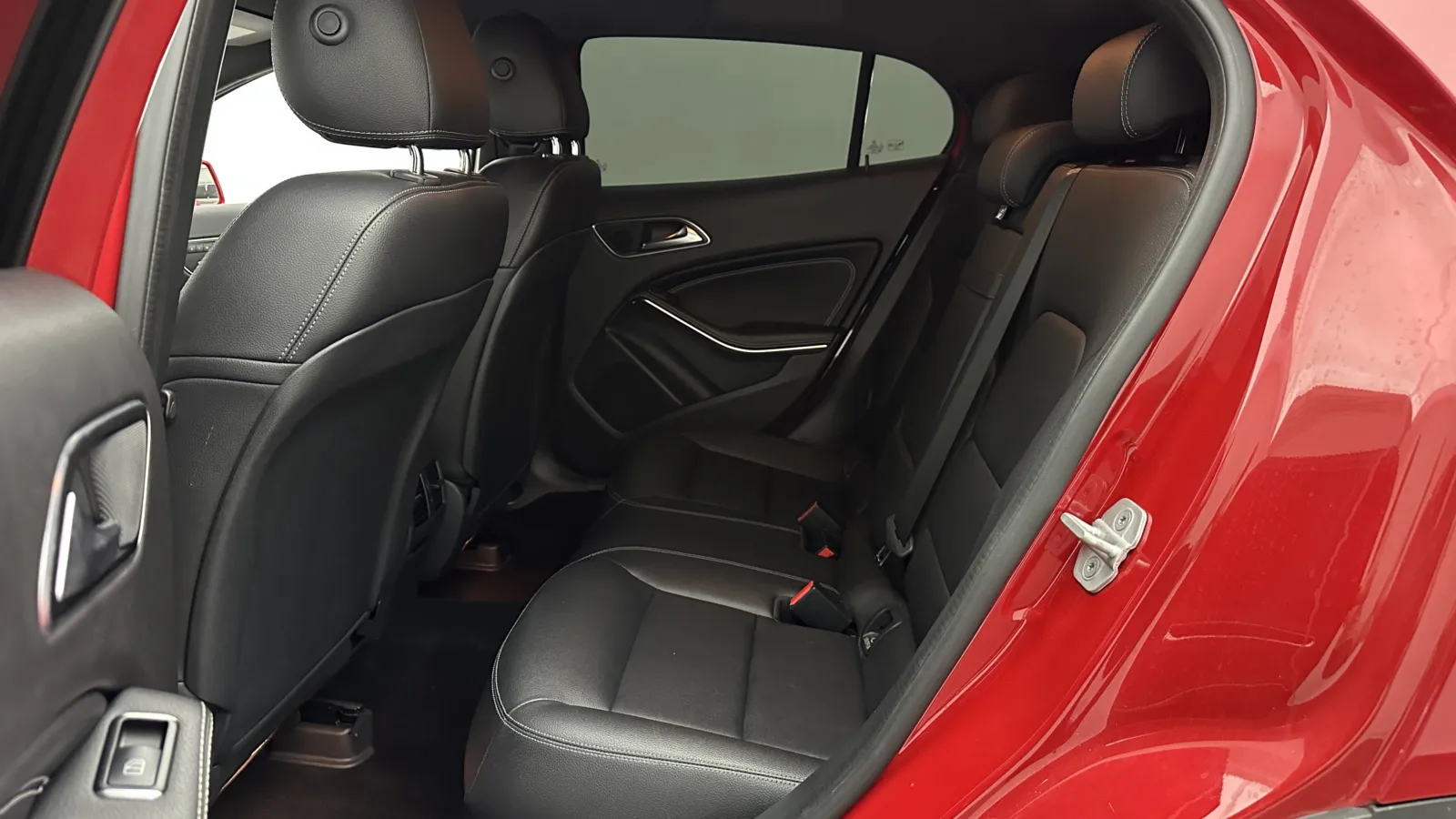 Mercedes-Benz GLA photo 19