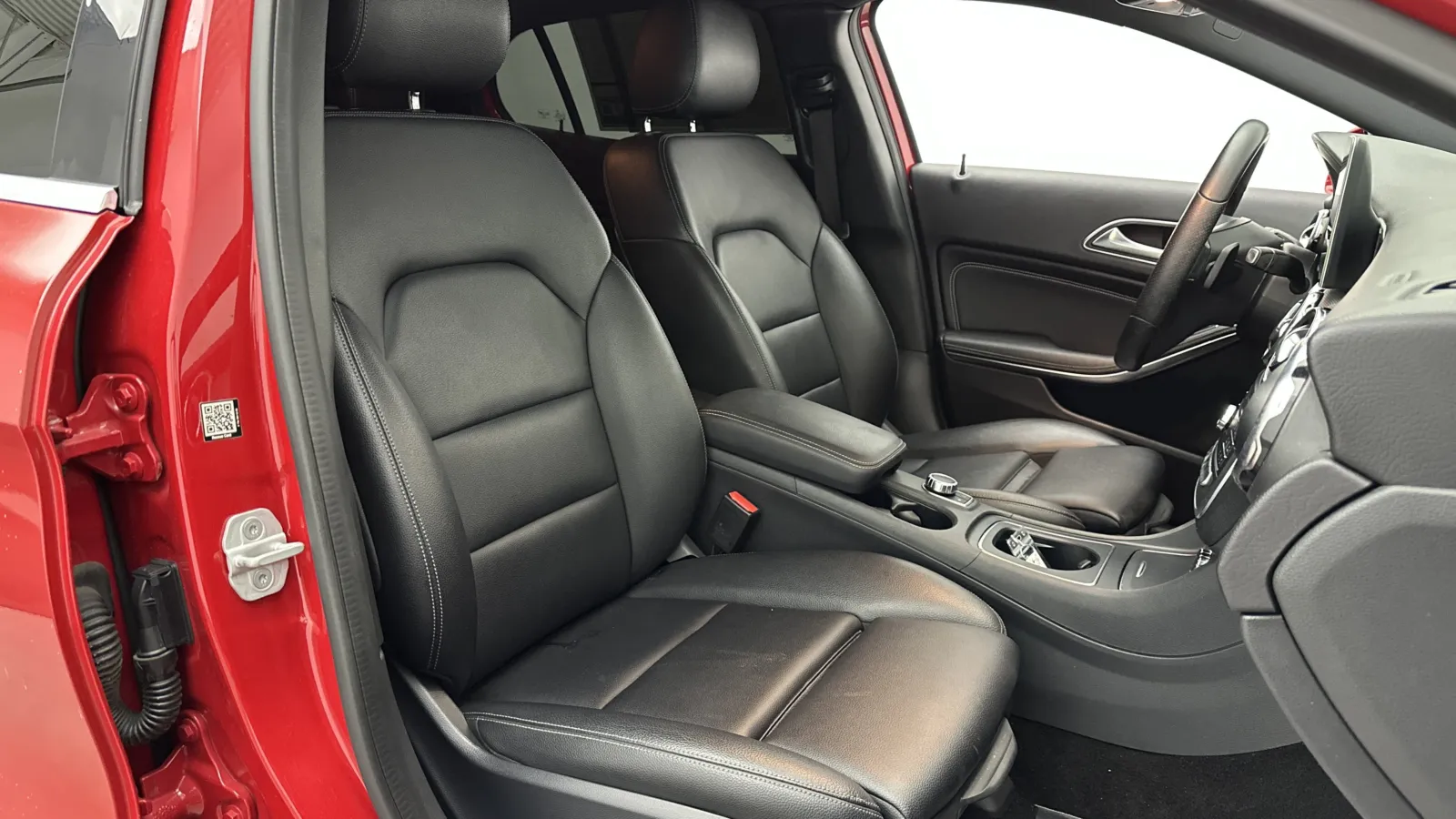 Mercedes-Benz GLA photo 33
