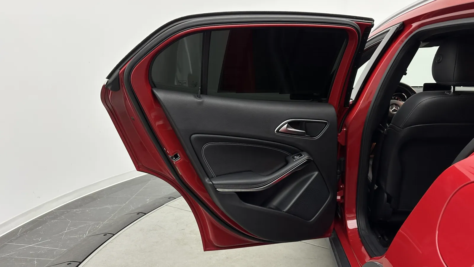 Mercedes-Benz GLA photo 20