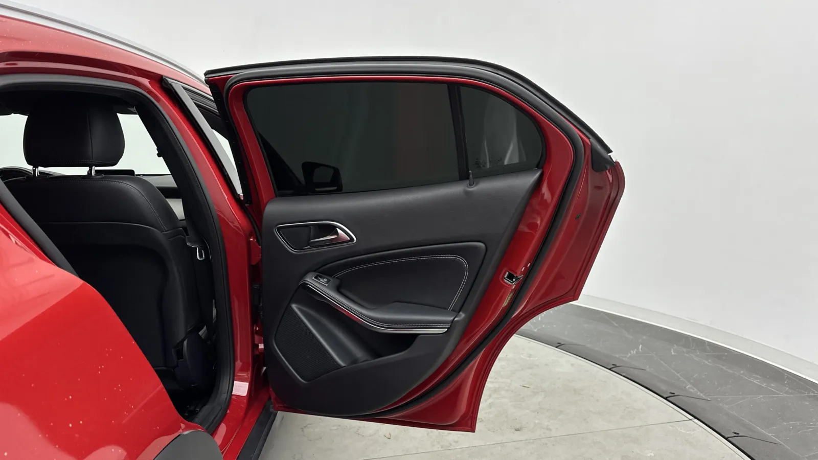 Mercedes-Benz GLA photo 23