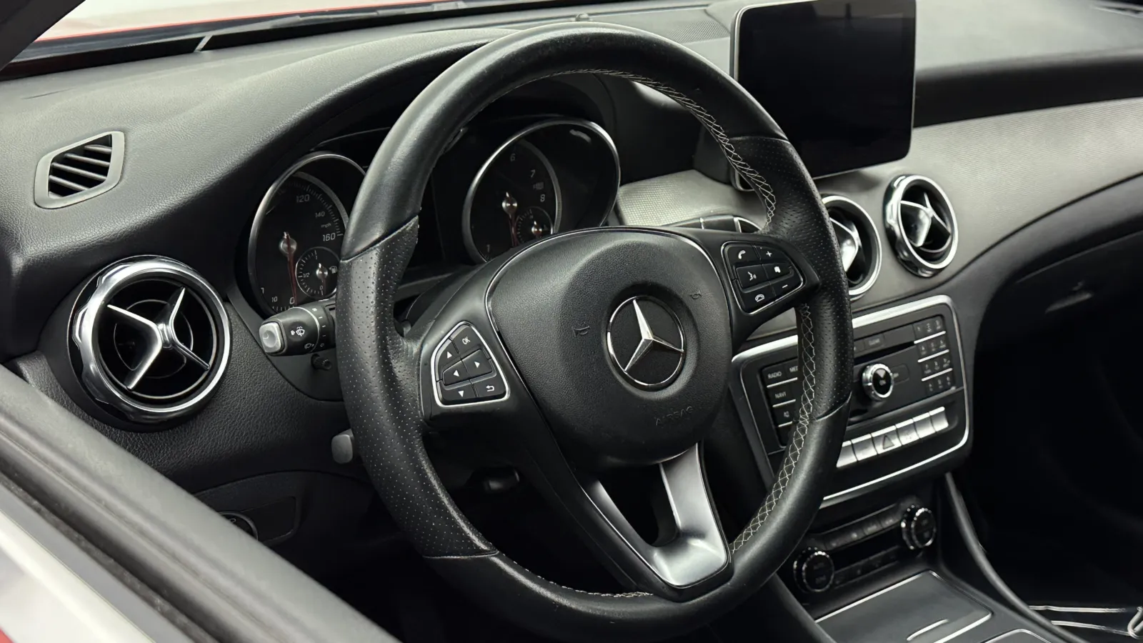 Mercedes-Benz GLA photo 8