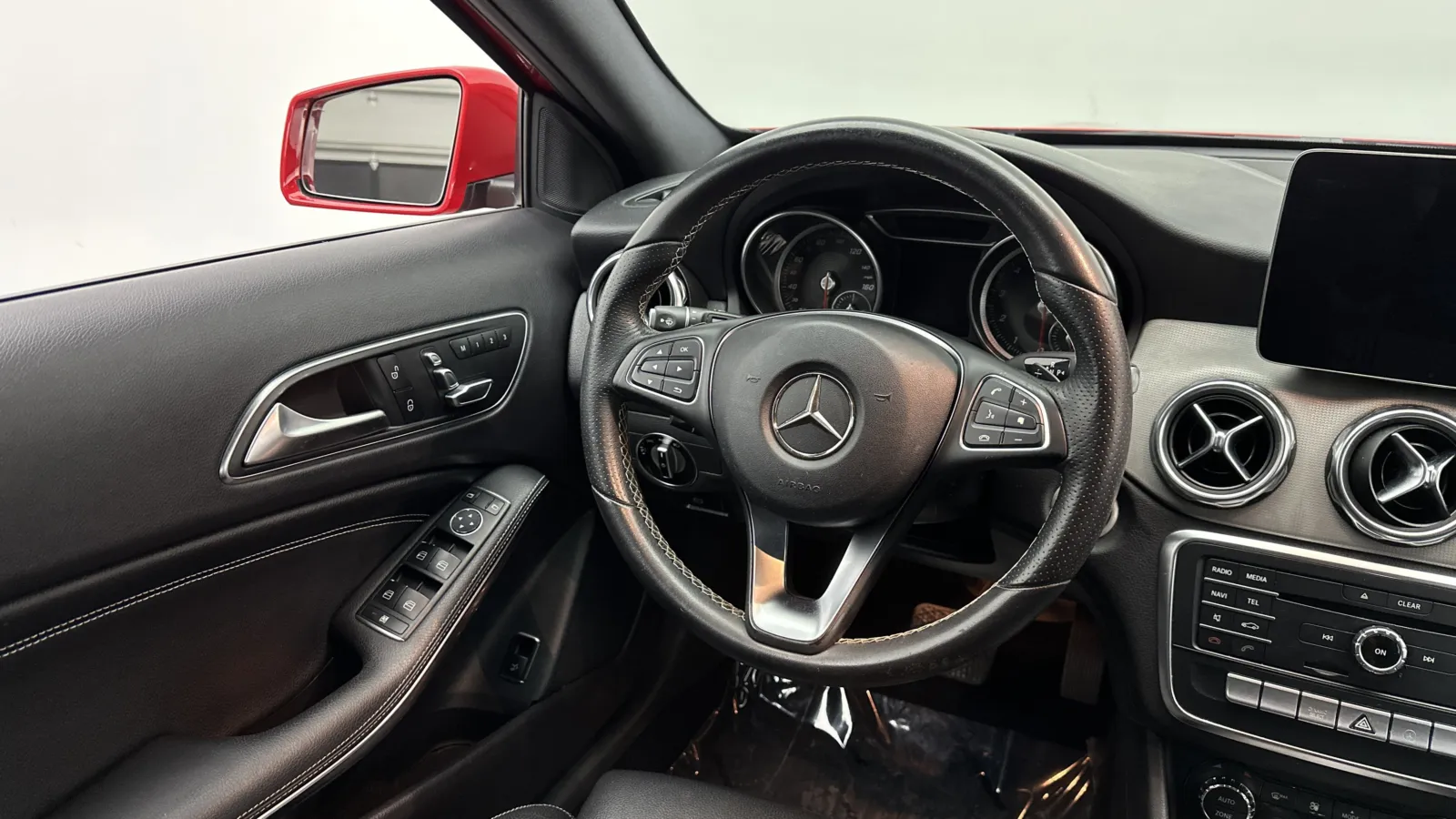 Mercedes-Benz GLA photo 26