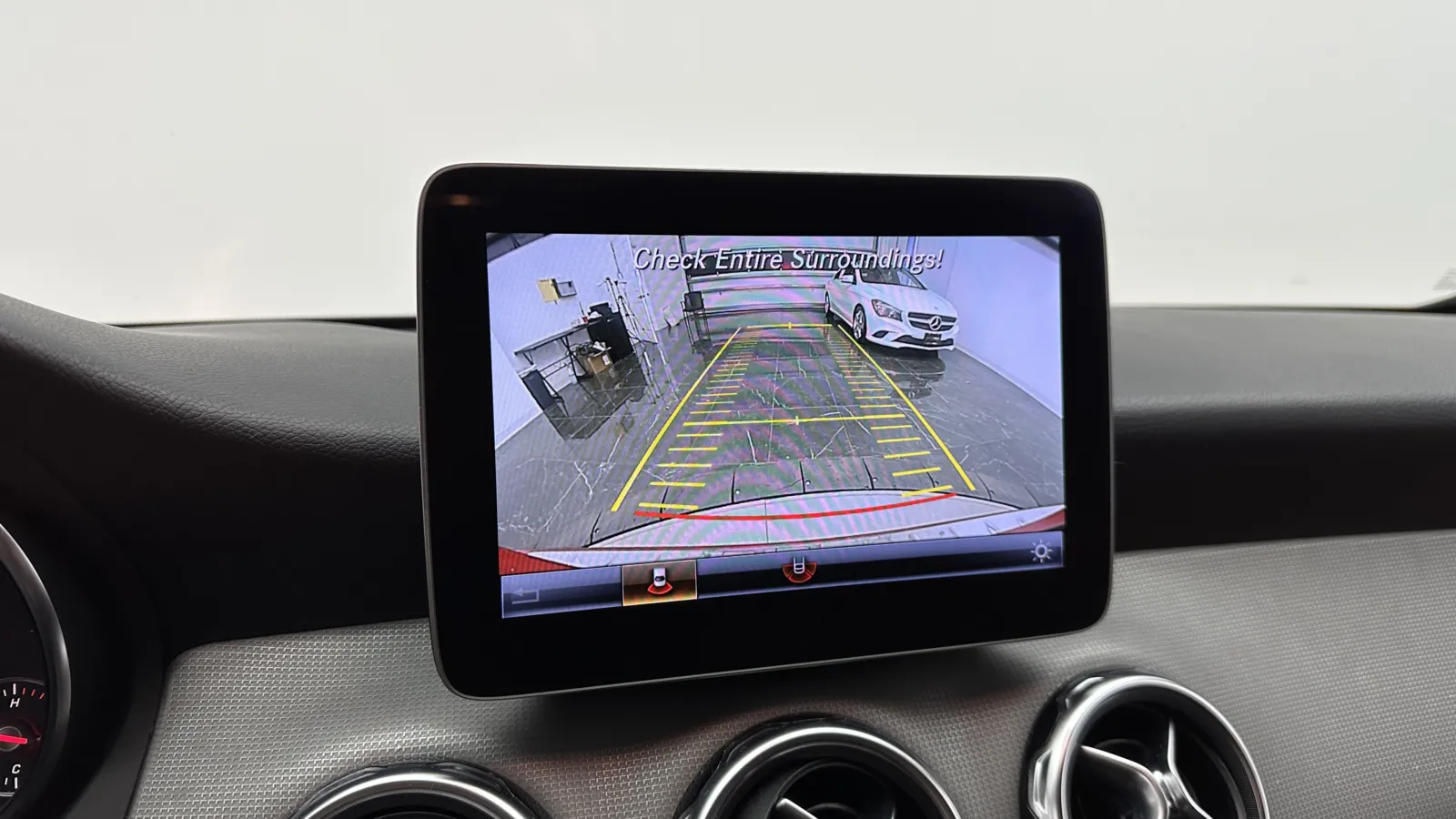 Mercedes-Benz GLA photo 14