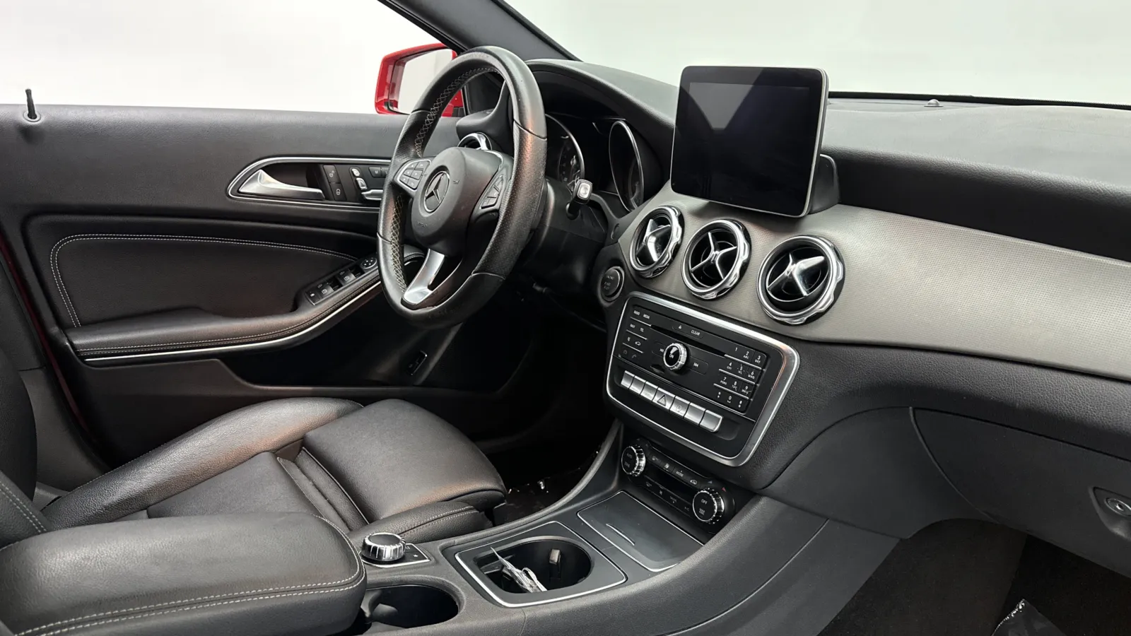 Mercedes-Benz GLA photo 30