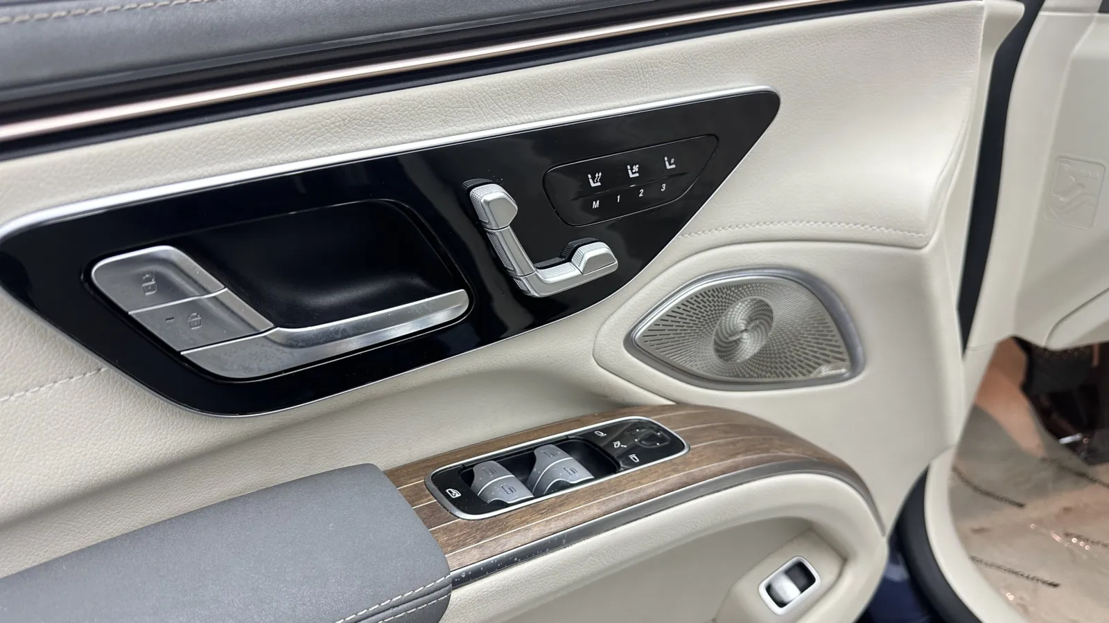Mercedes-Benz EQS photo 12