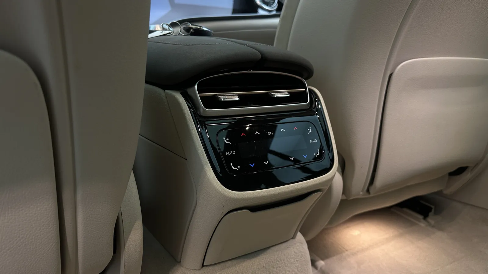 Mercedes-Benz EQS photo 29
