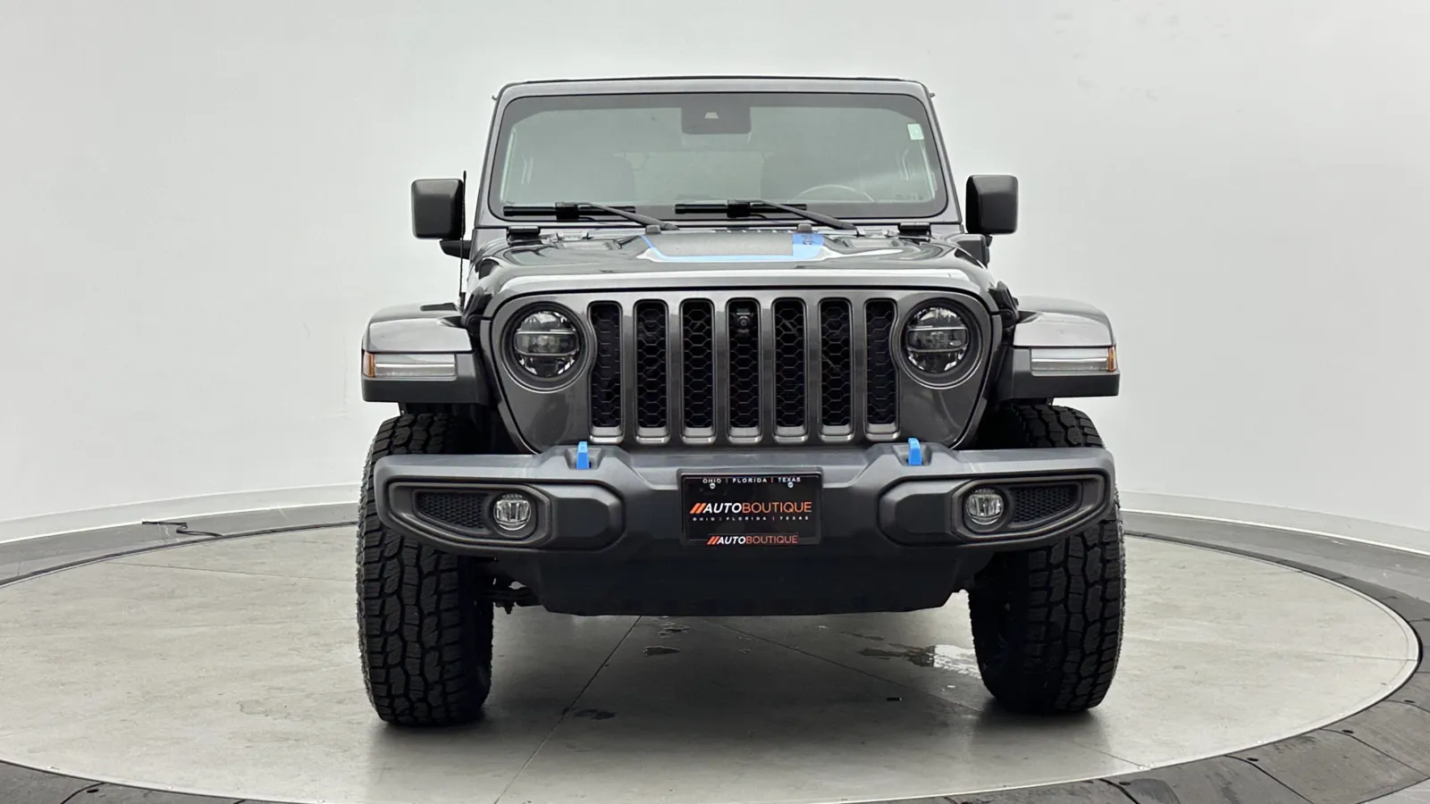 Jeep Wrangler photo 2