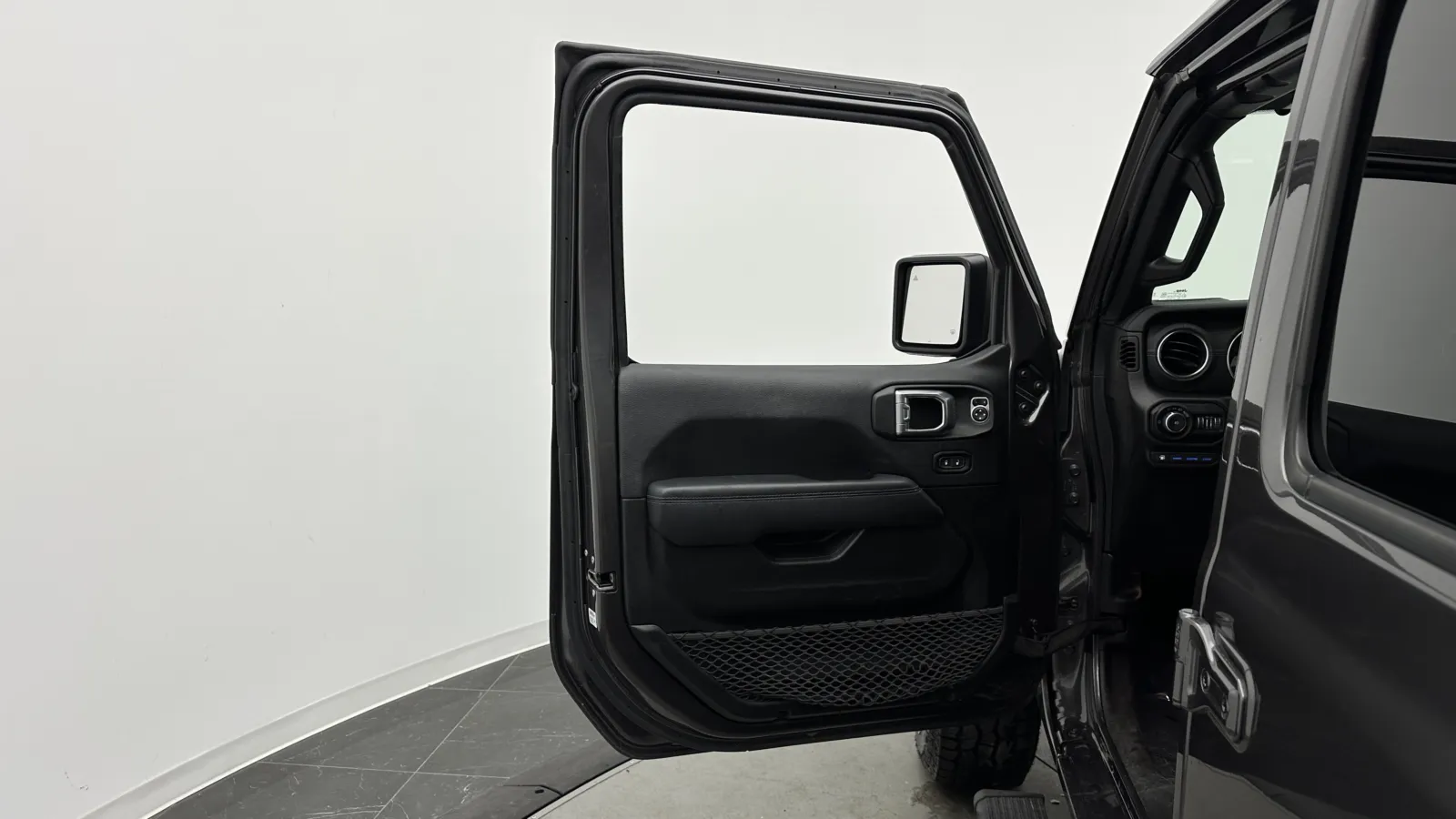 Jeep Wrangler photo 10