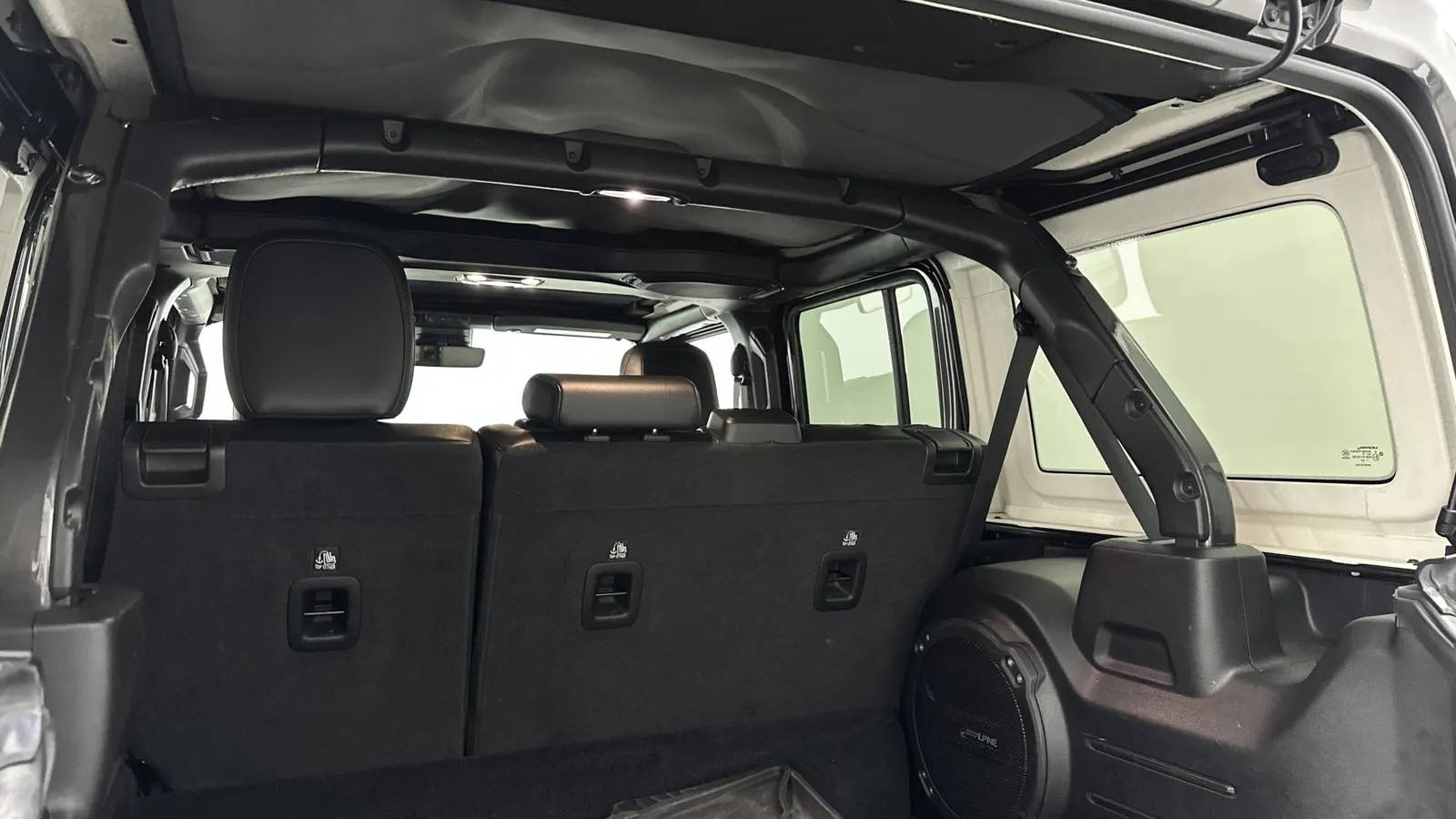 Jeep Wrangler photo 23
