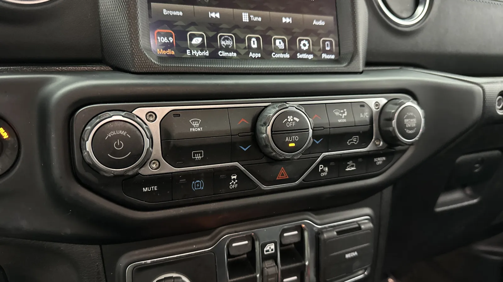 Jeep Wrangler photo 15