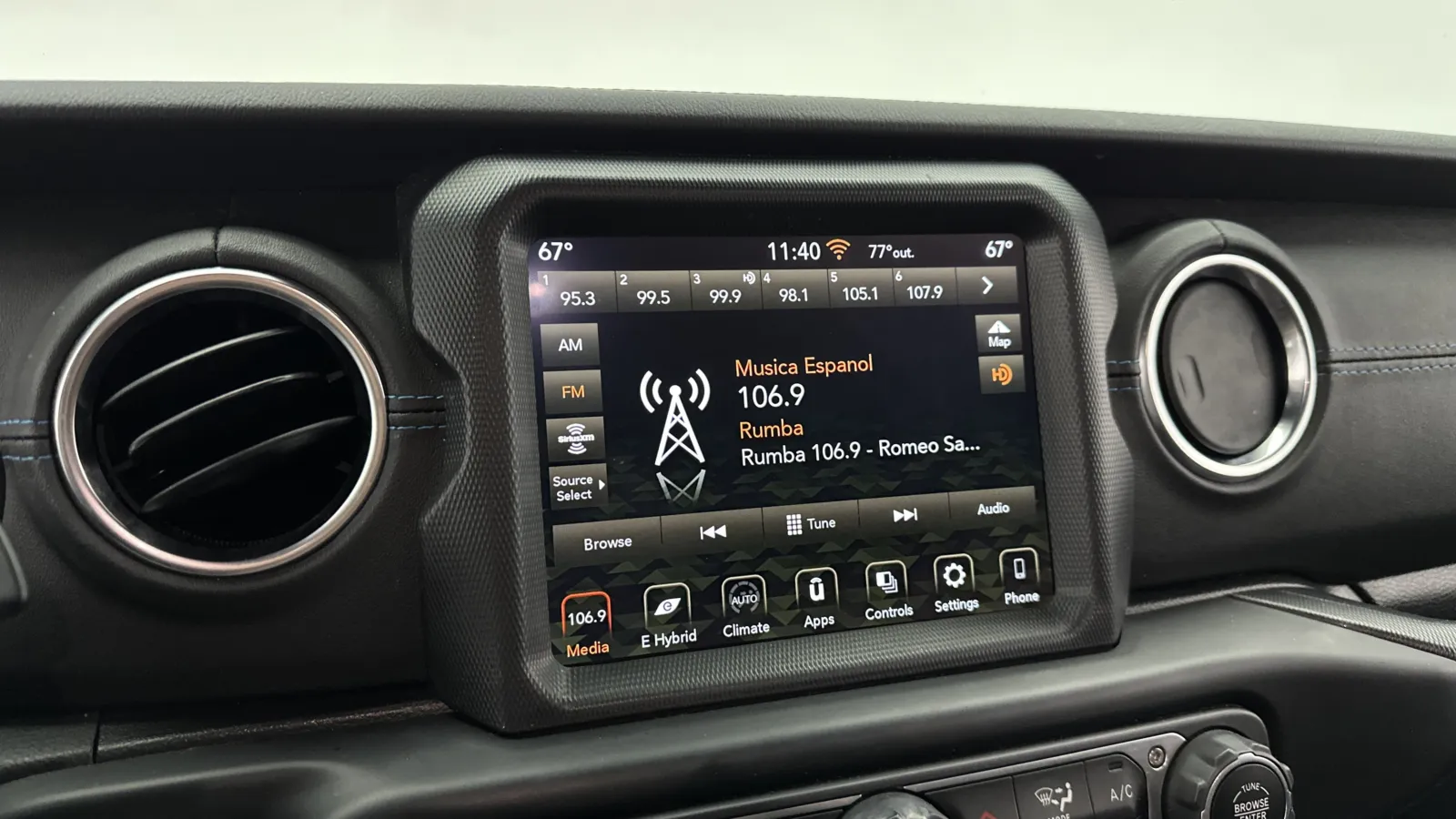 Jeep Wrangler photo 16