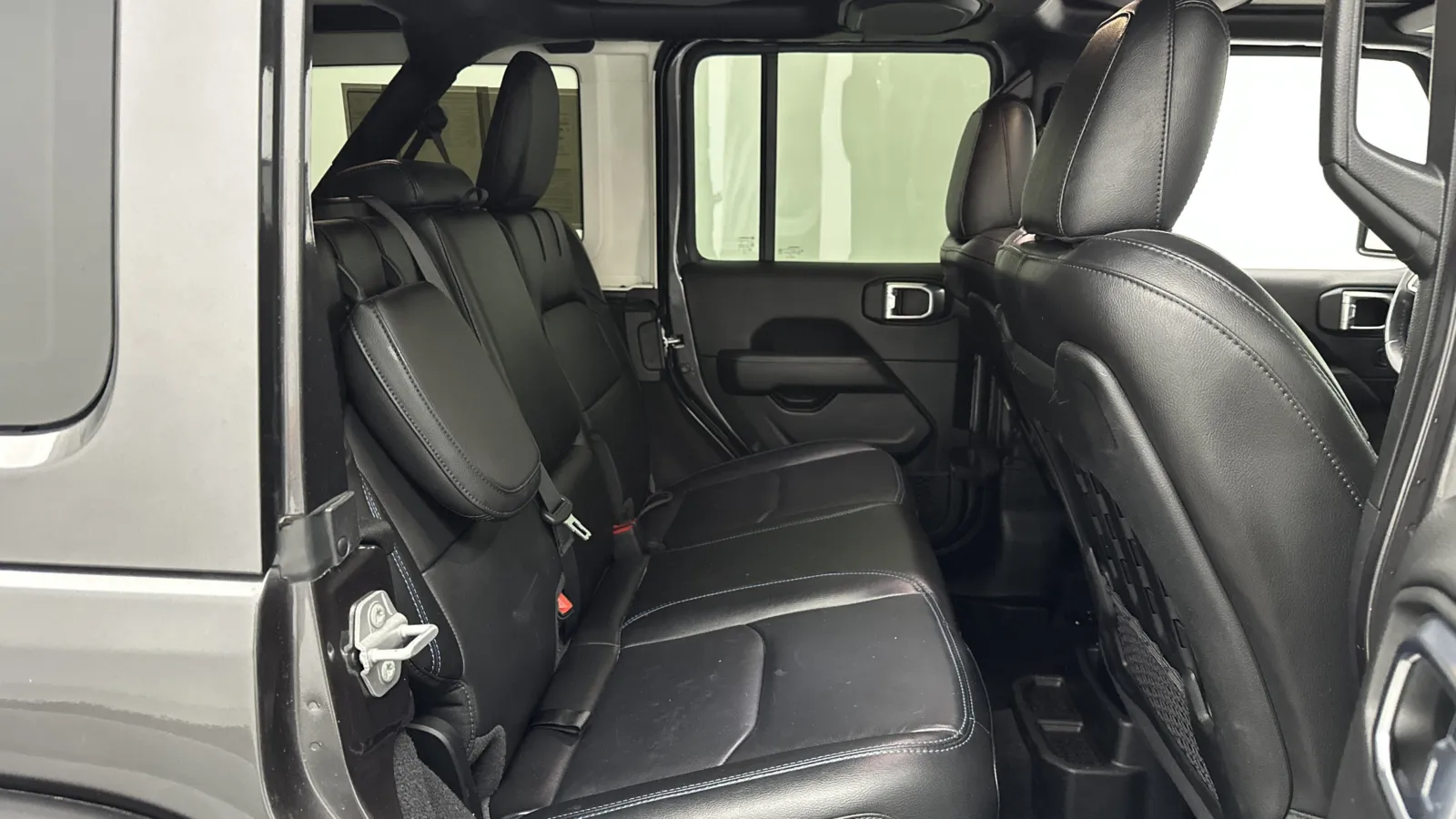Jeep Wrangler photo 26