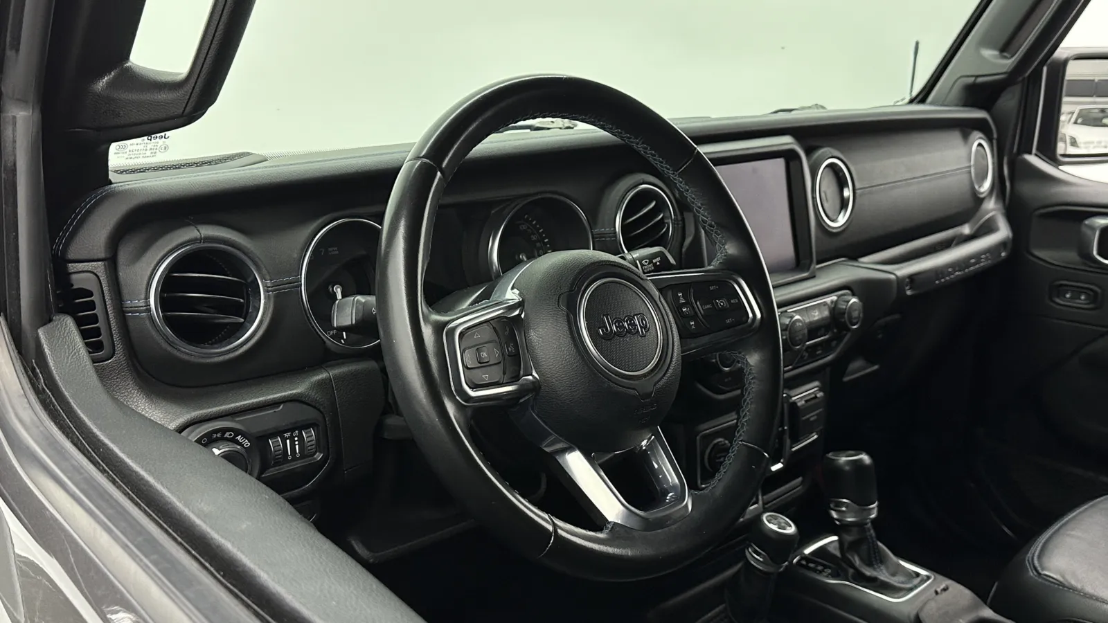 Jeep Wrangler photo 9
