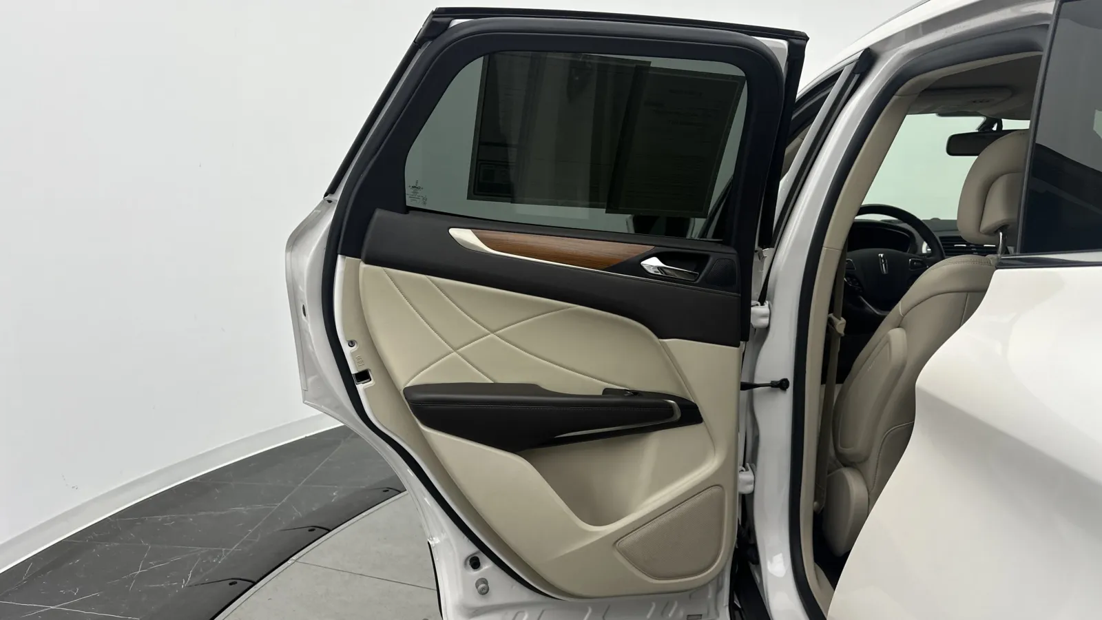Lincoln MKC photo 24