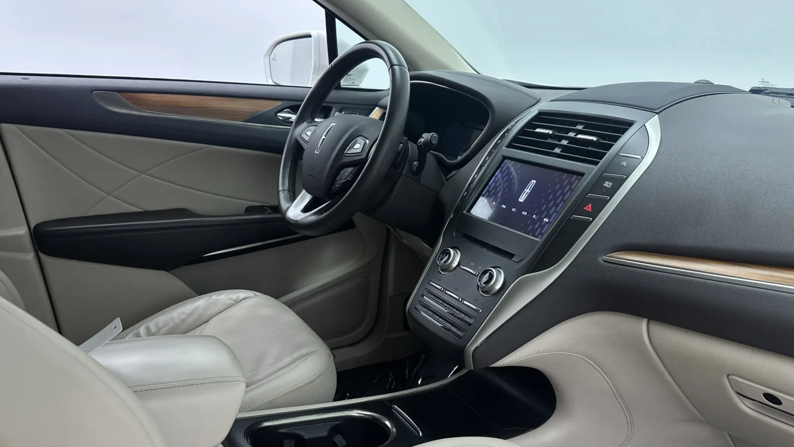 Lincoln MKC photo 34