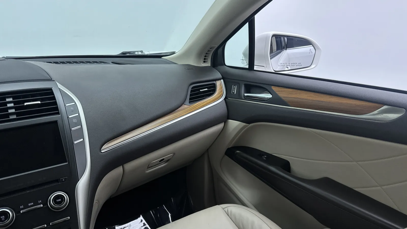 Lincoln MKC photo 32