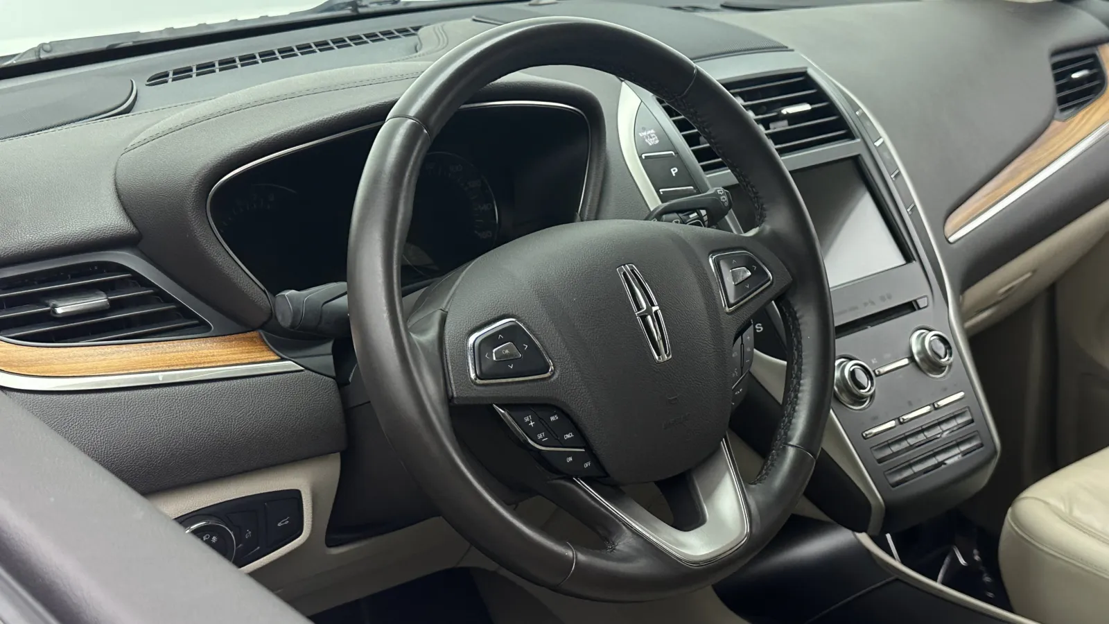 Lincoln MKC photo 9