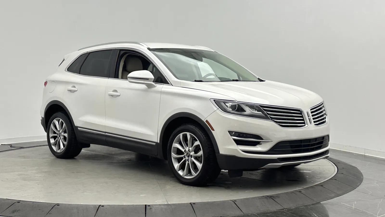 Lincoln MKC photo 3