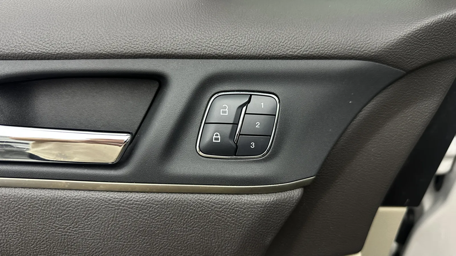 Lincoln MKC photo 13