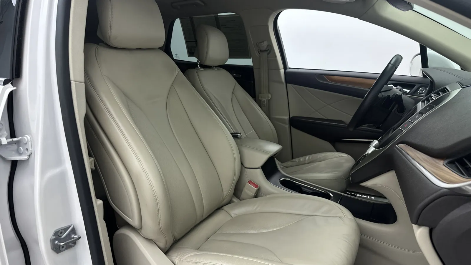 Lincoln MKC photo 37