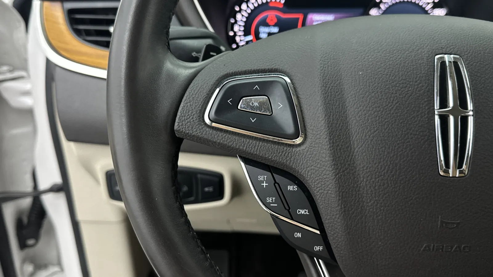 Lincoln MKC photo 20