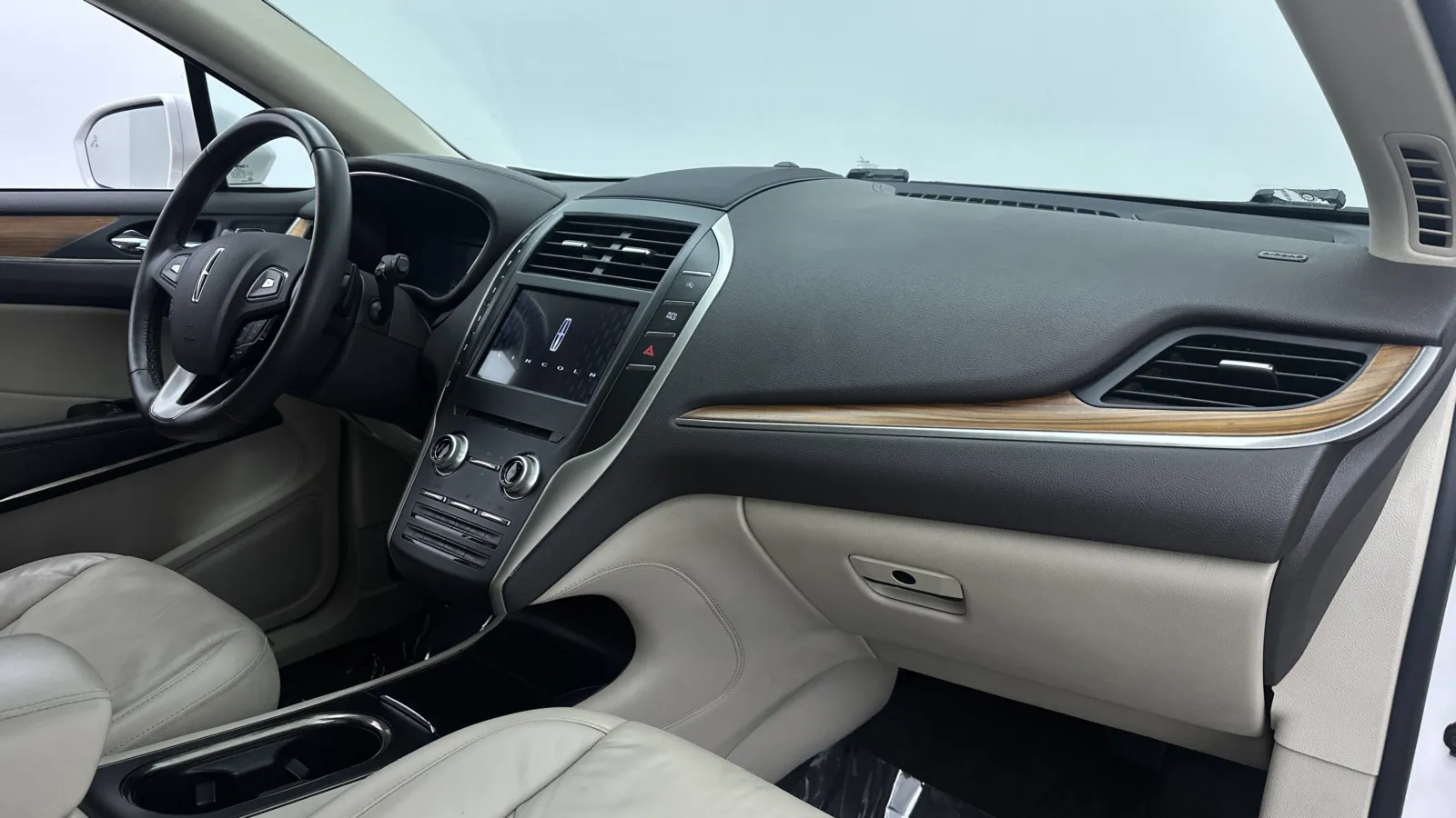 Lincoln MKC photo 36
