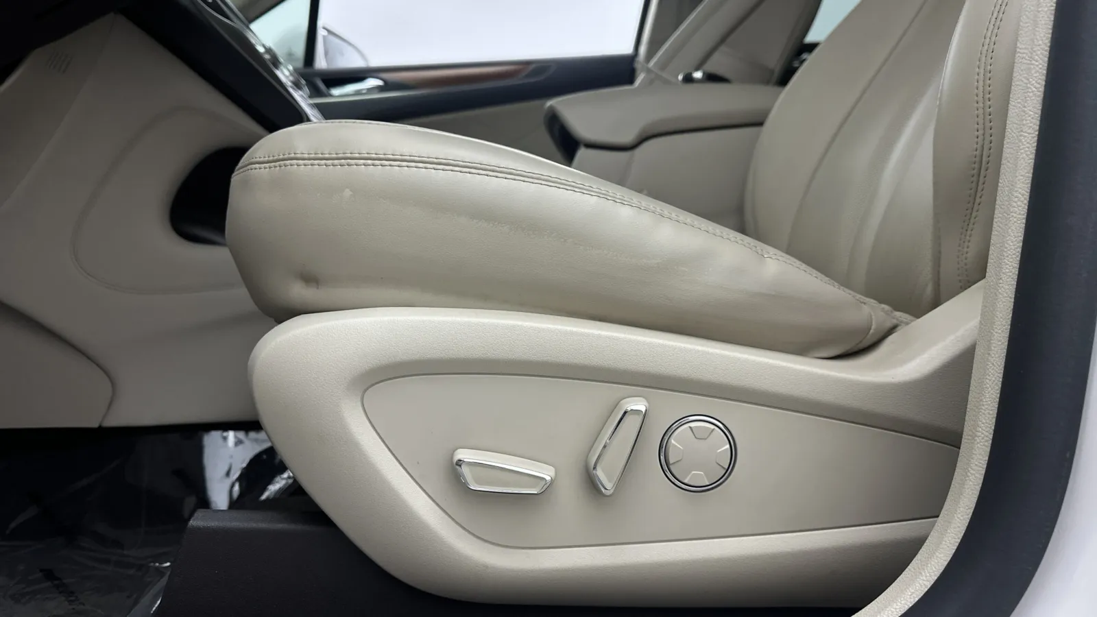 Lincoln MKC photo 15