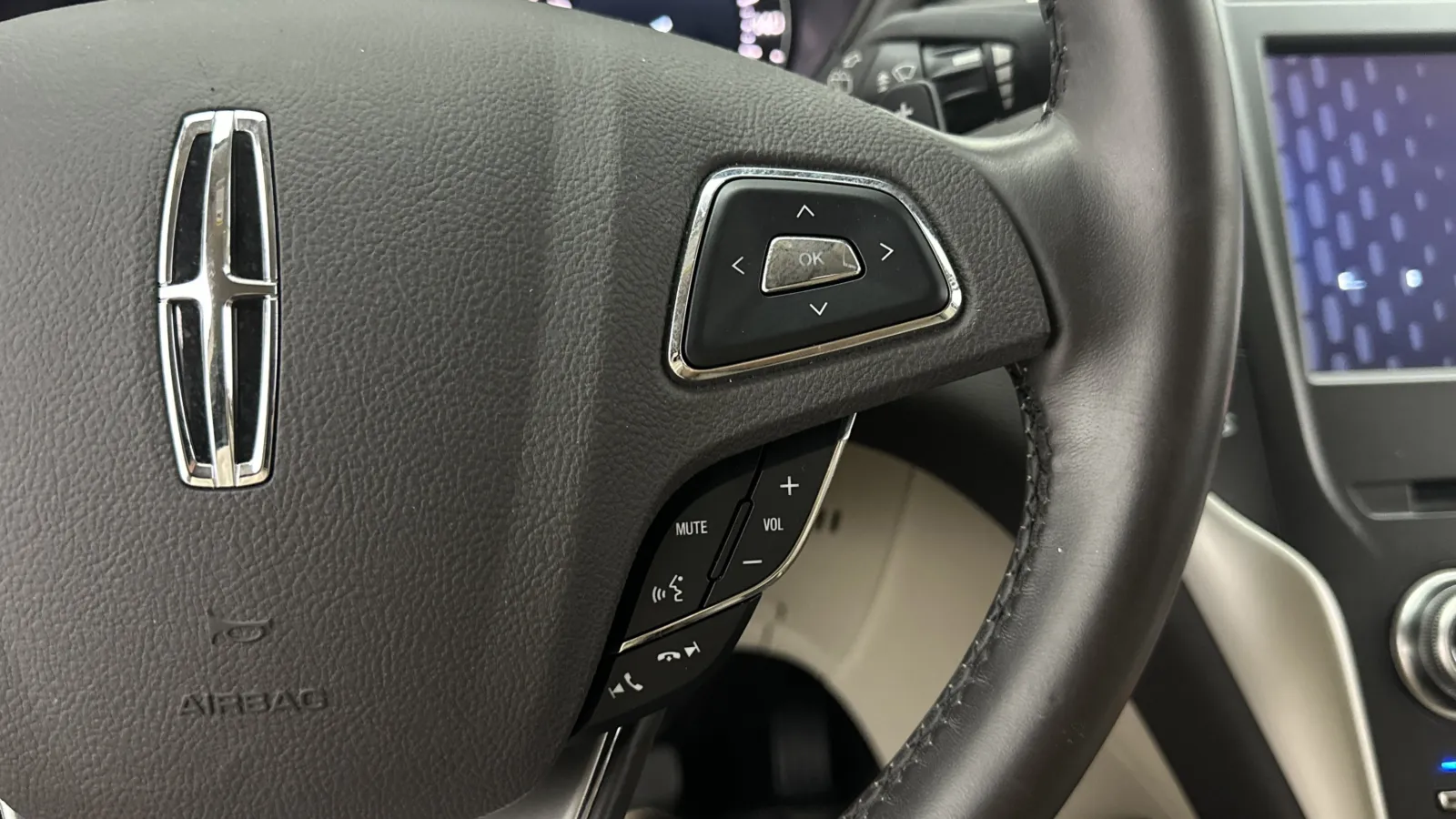 Lincoln MKC photo 21