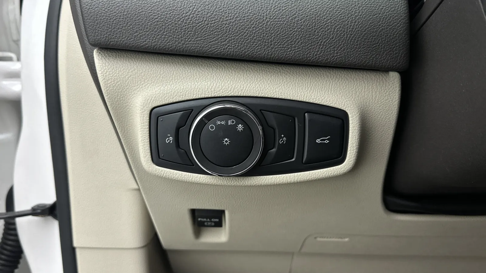 Lincoln MKC photo 17