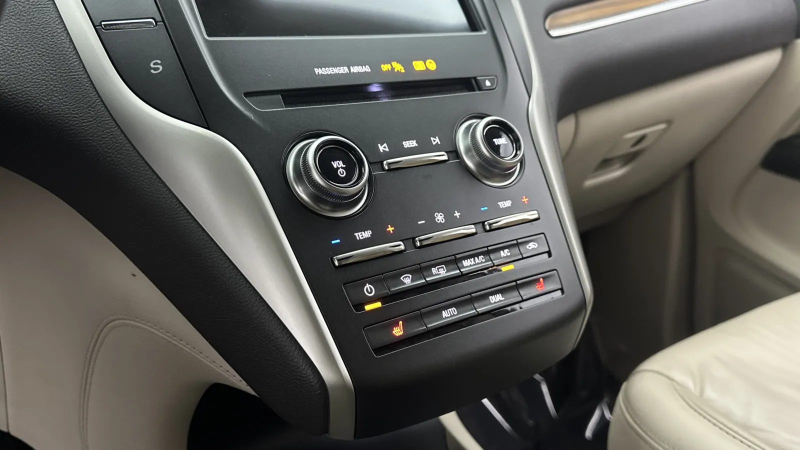 Lincoln MKC photo 18