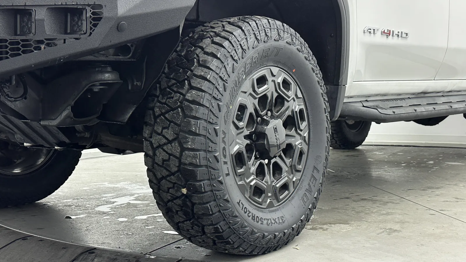 GMC Sierra photo 10