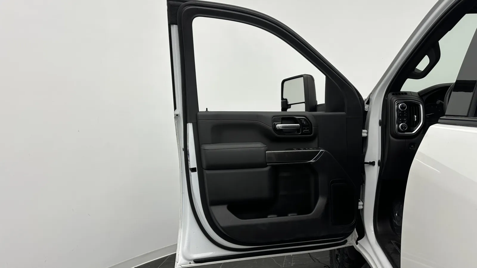 GMC Sierra photo 12