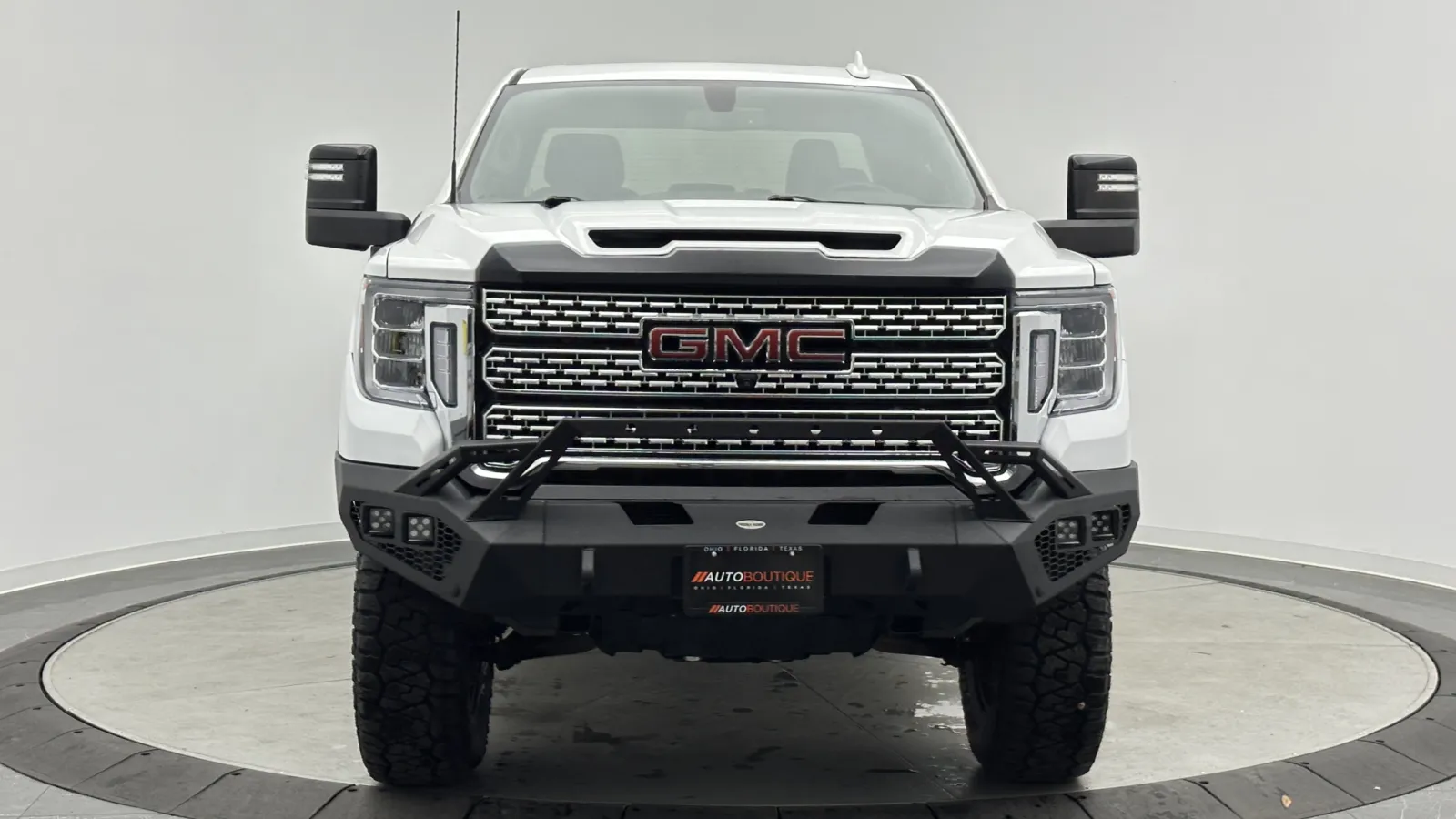 GMC Sierra photo 2