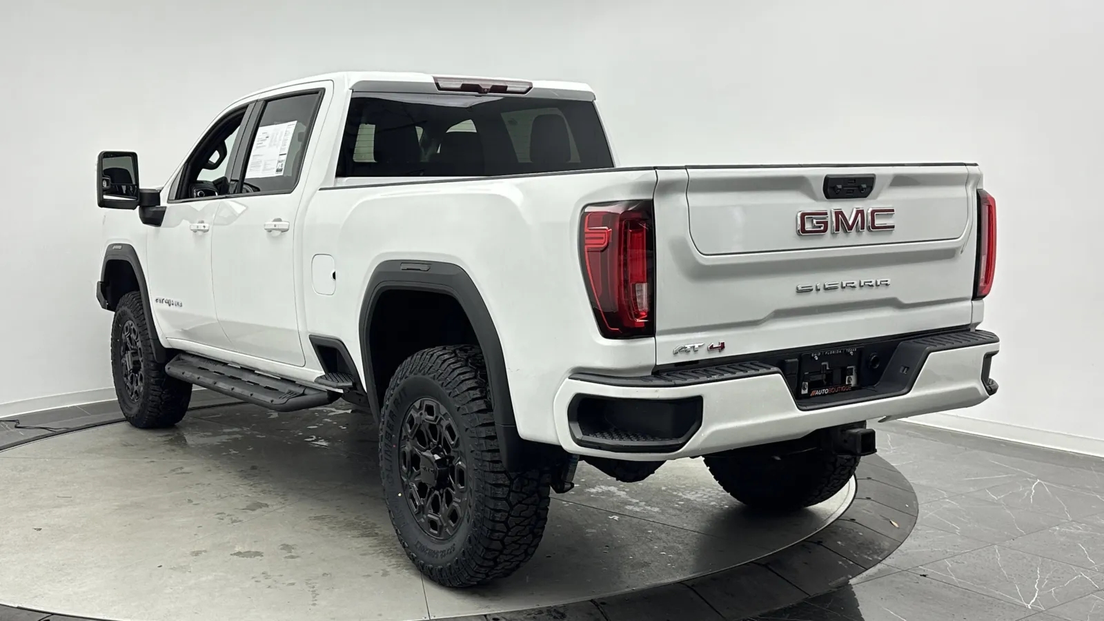 GMC Sierra photo 4