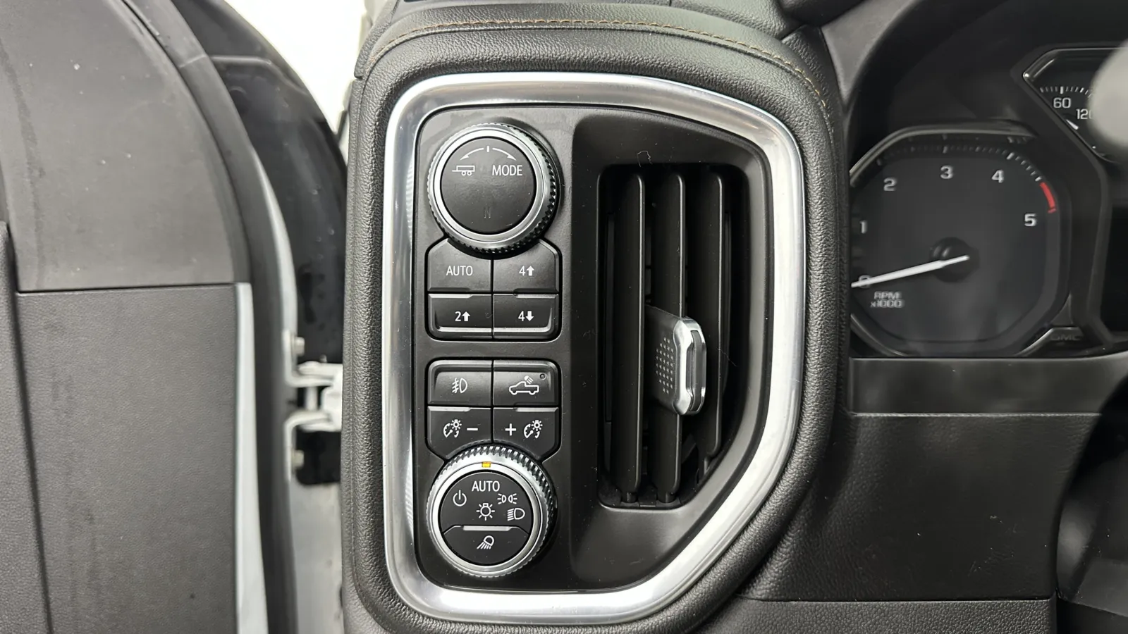 GMC Sierra photo 17