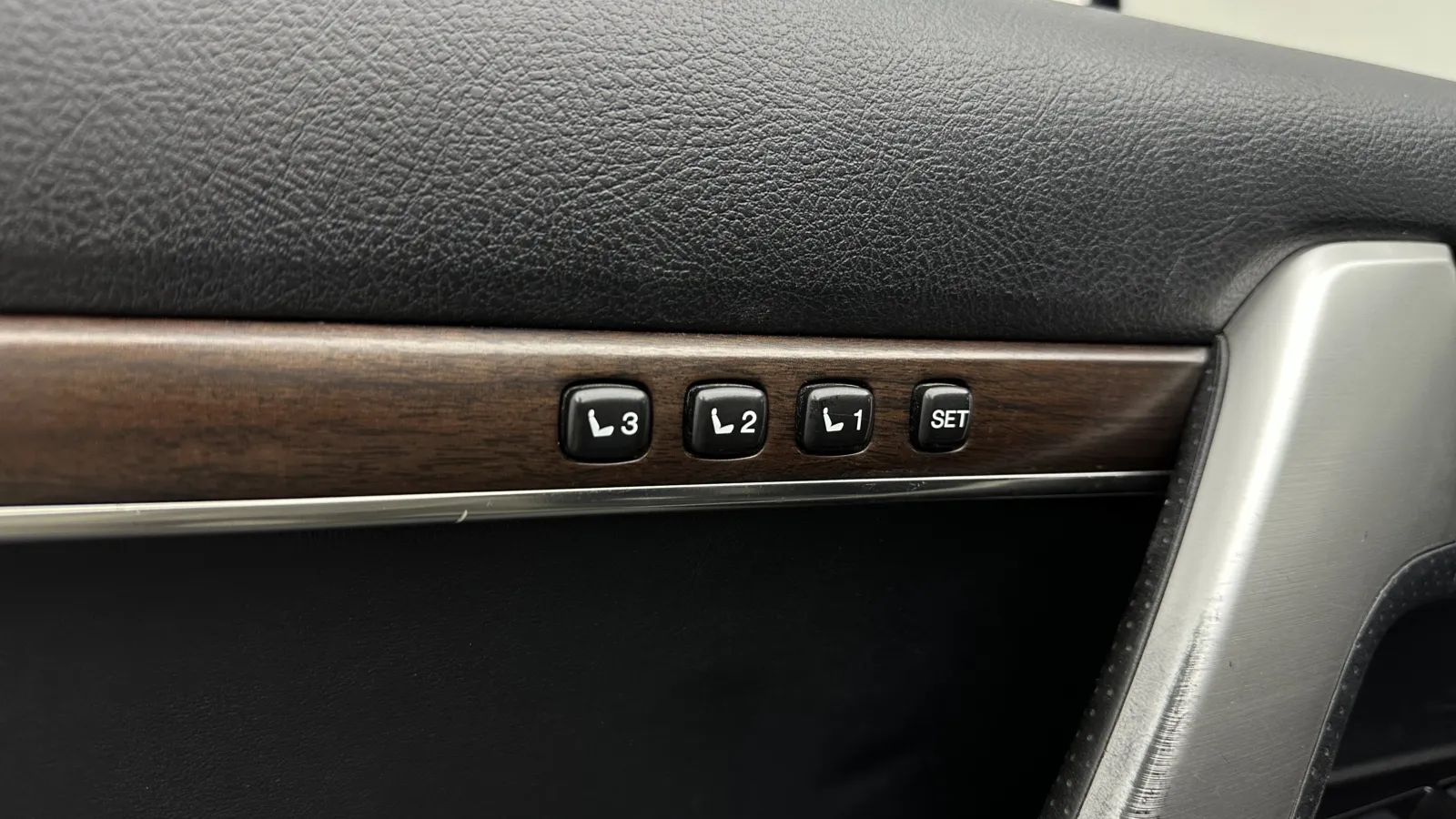 Toyota Land Cruiser photo 12