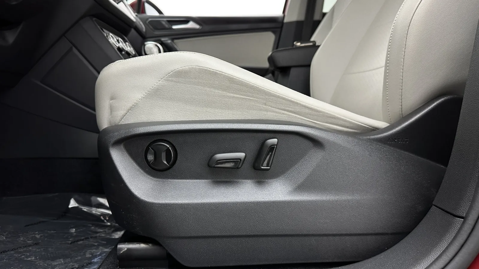 Volkswagen Tiguan photo 13