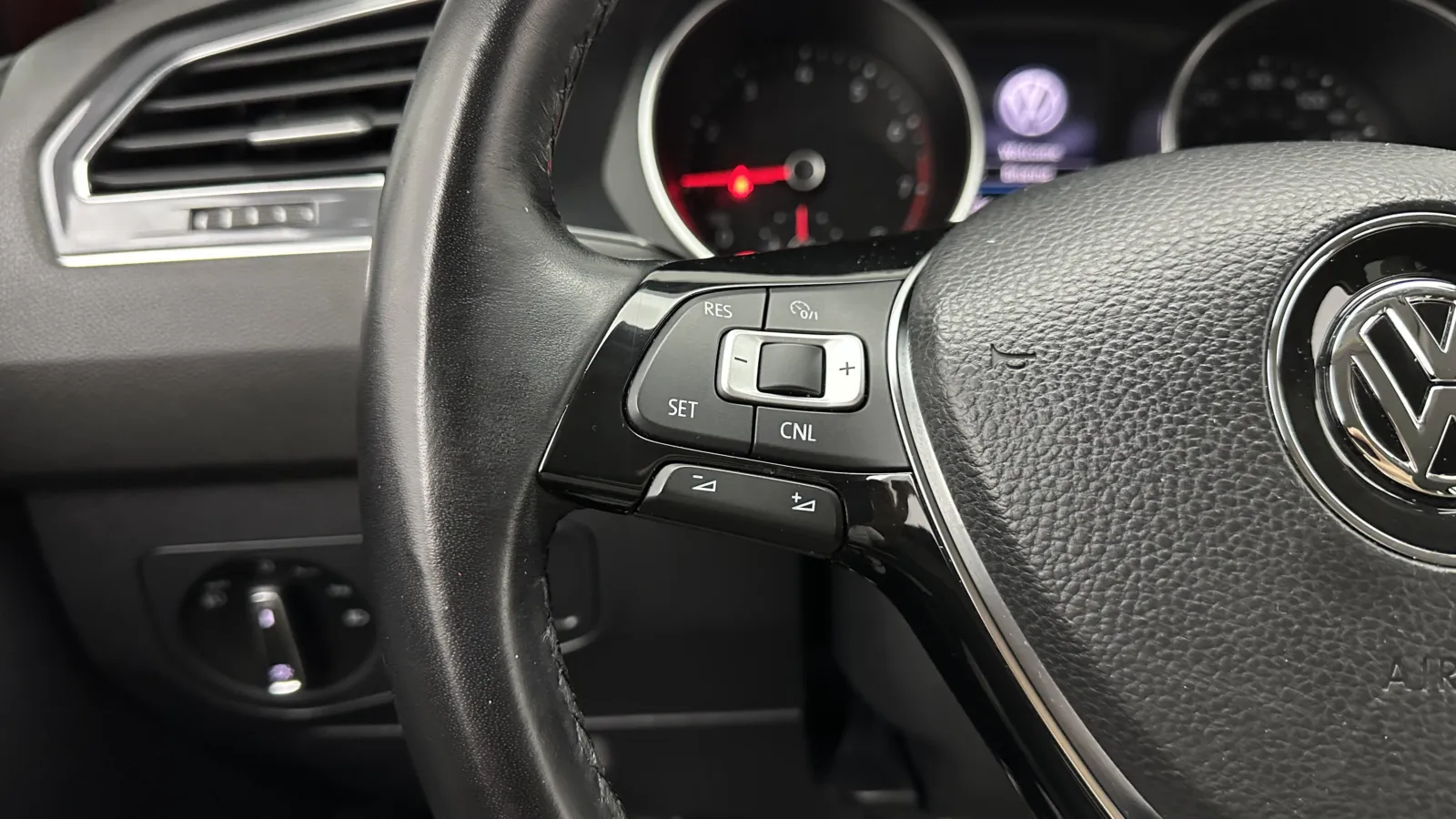 Volkswagen Tiguan photo 16