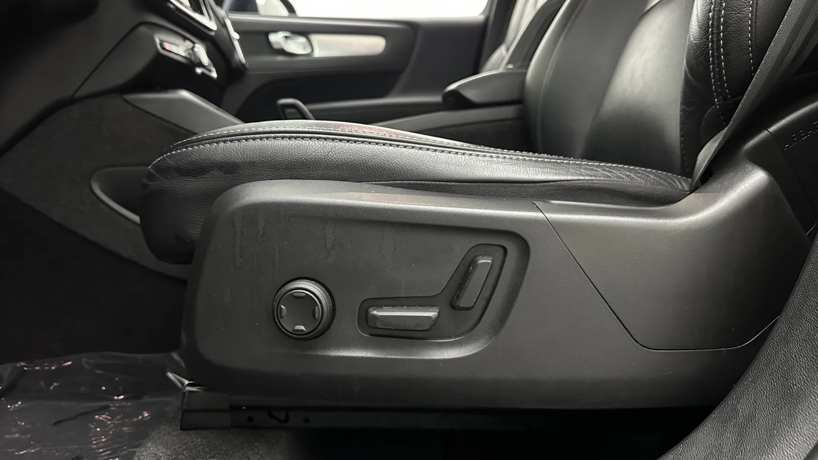 Volvo XC40 photo 14