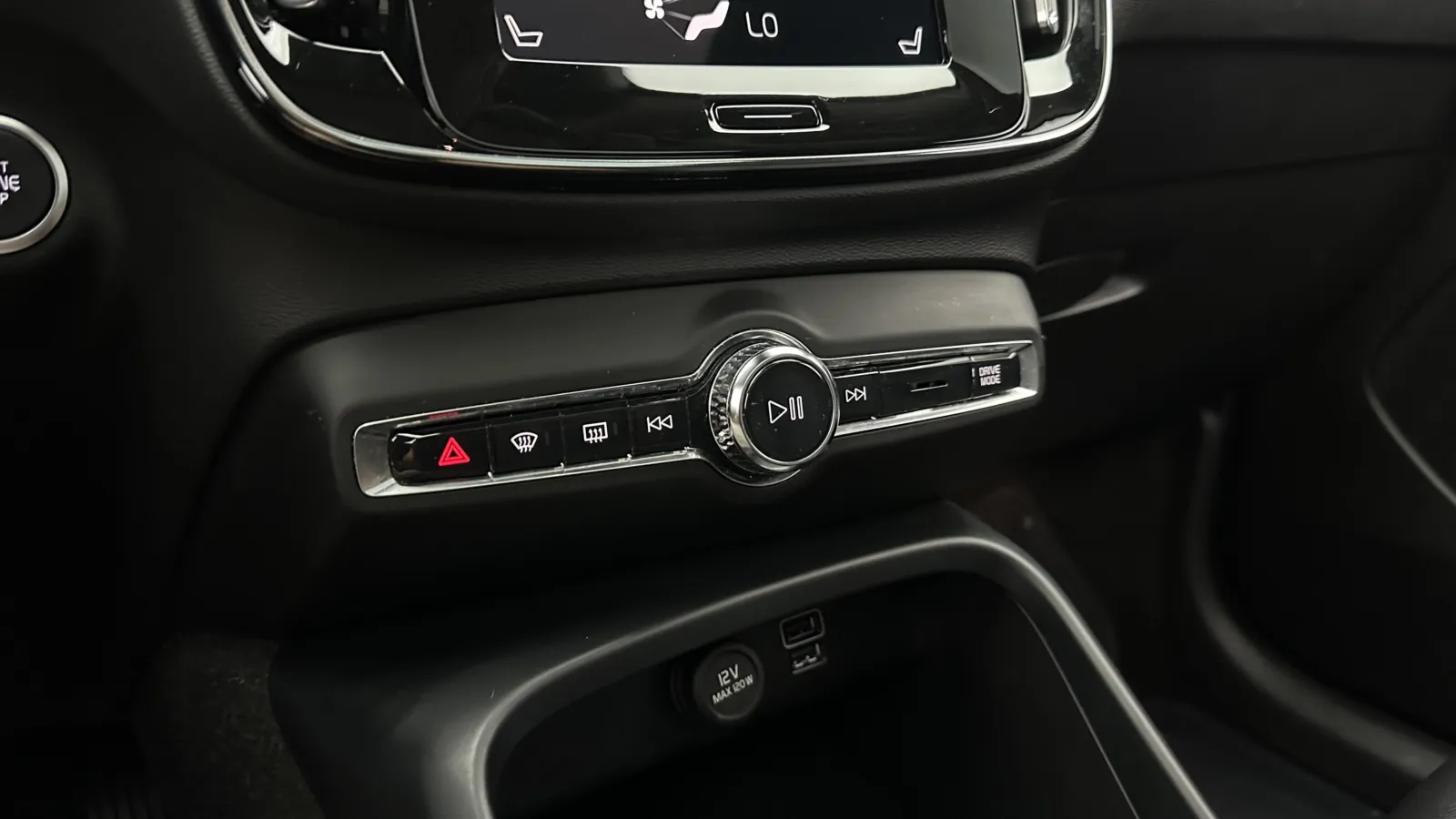 Volvo XC40 photo 17