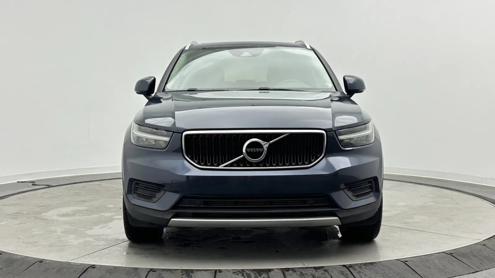 Volvo XC40 photo 2