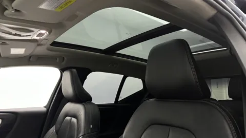 More photos of 2022 Volvo XC40 Momentum at Auto Boutique Florida, FL