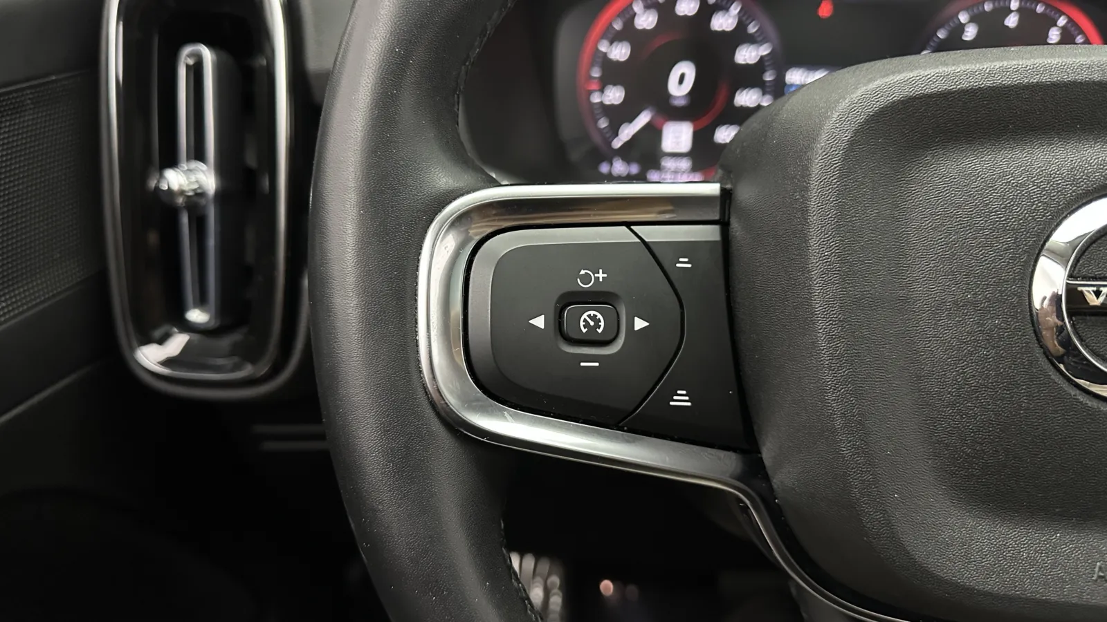 Volvo XC40 photo 20
