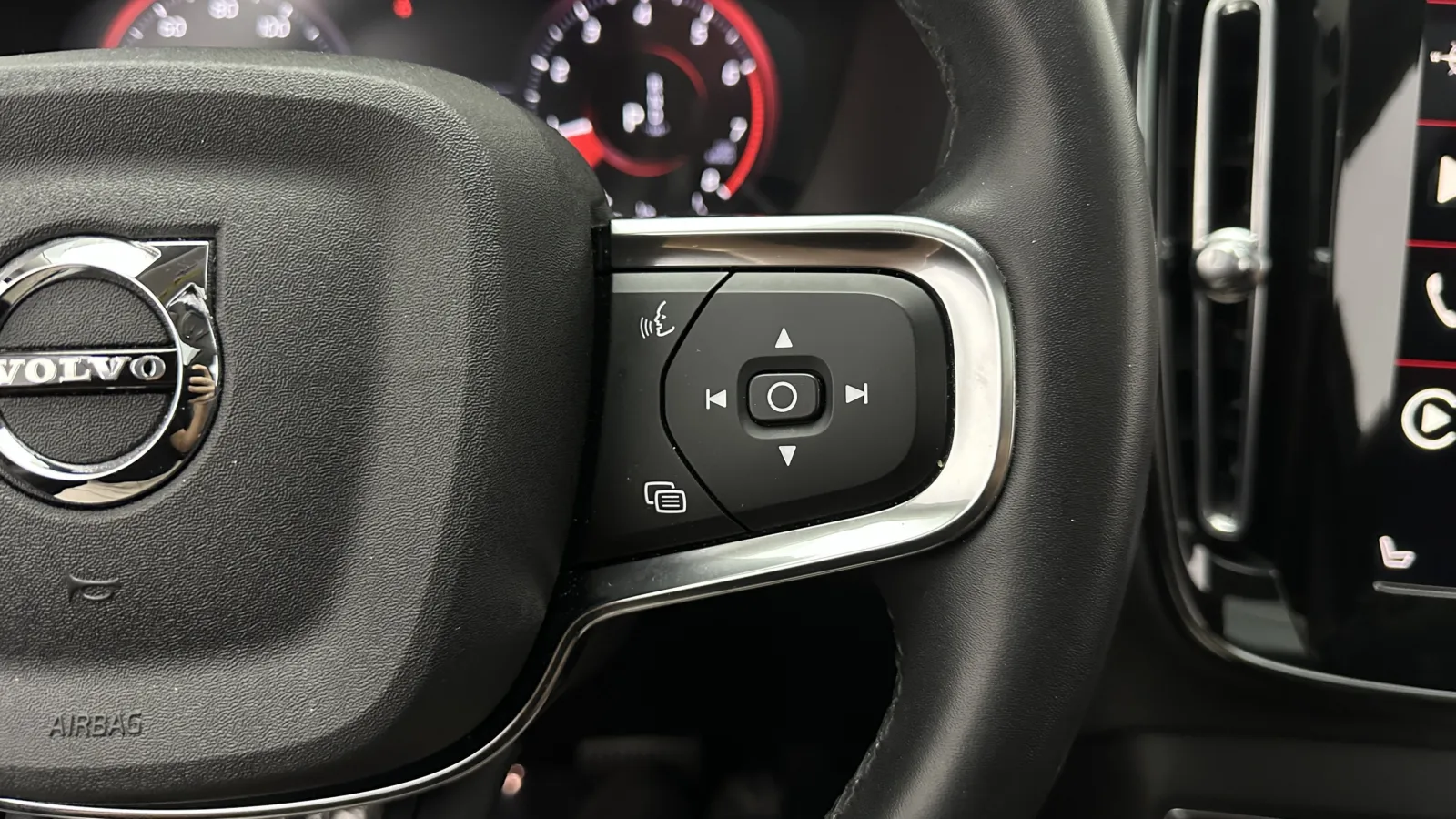 Volvo XC40 photo 21