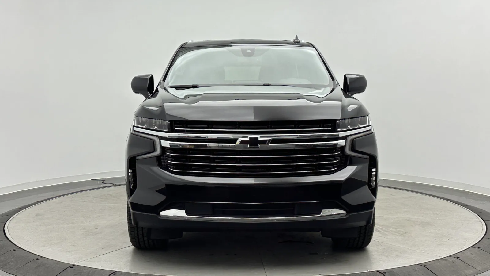 Chevrolet Tahoe photo 2