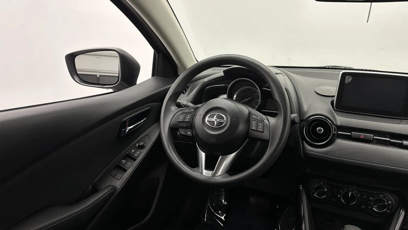 Scion iA photo 27